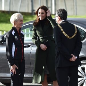 Kate Middleton a apporté son concours très volontaire à Judy Murray, mère de Jamie et Andy Murray, au lycée Craigmount d'Edimnourg le 24 février 2016 lors de l'opération "The Roadshow" de son programme Tennis on the Road.