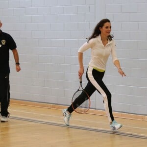 Kate Middleton a apporté son concours très volontaire à Judy Murray, mère de Jamie et Andy Murray, au lycée Craigmount d'Edimnourg le 24 février 2016 lors de l'opération "The Roadshow" de son programme Tennis on the Road.