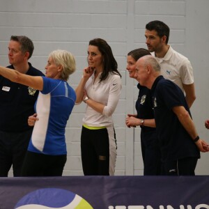 Kate Middleton a apporté son concours très volontaire à Judy Murray, mère de Jamie et Andy Murray, au lycée Craigmount d'Edimnourg le 24 février 2016 lors de l'opération "The Roadshow" de son programme Tennis on the Road.