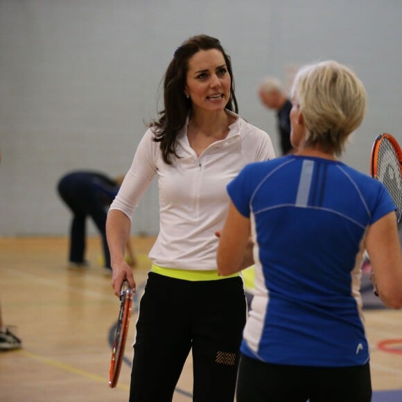 Kate Middleton a apporté son concours très volontaire à Judy Murray, mère de Jamie et Andy Murray, au lycée Craigmount d'Edimnourg le 24 février 2016 lors de l'opération "The Roadshow" de son programme Tennis on the Road.