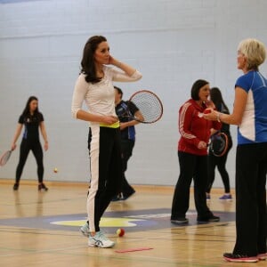 Kate Middleton a apporté son concours très sportif à Judy Murray, mère de Jamie et Andy Murray, au lycée Craigmount d'Edimnourg le 24 février 2016 lors de l'opération "The Roadshow" de son programme Tennis on the Road.