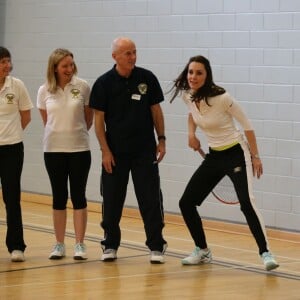 Kate Middleton a apporté son concours très sportif à Judy Murray, mère de Jamie et Andy Murray, au lycée Craigmount d'Edimnourg le 24 février 2016 lors de l'opération "The Roadshow" de son programme Tennis on the Road.