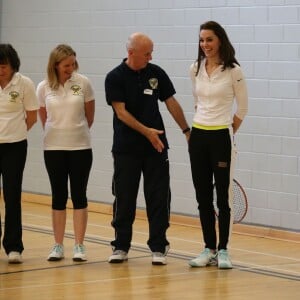 Kate Middleton a apporté son concours très sportif à Judy Murray, mère de Jamie et Andy Murray, au lycée Craigmount d'Edimnourg le 24 février 2016 lors de l'opération "The Roadshow" de son programme Tennis on the Road.