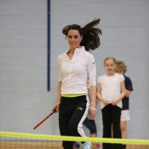 Kate Middleton a apporté son concours très sportif à Judy Murray, mère de Jamie et Andy Murray, au lycée Craigmount d'Edimnourg le 24 février 2016 lors de l'opération "The Roadshow" de son programme Tennis on the Road.