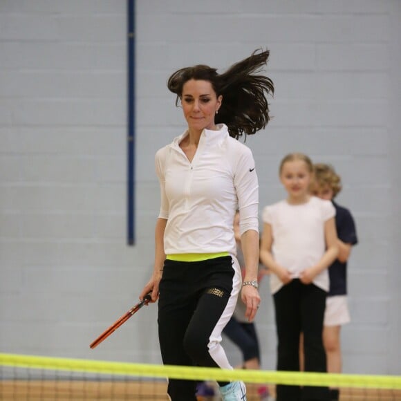 Kate Middleton a apporté son concours très sportif à Judy Murray, mère de Jamie et Andy Murray, au lycée Craigmount d'Edimnourg le 24 février 2016 lors de l'opération "The Roadshow" de son programme Tennis on the Road.