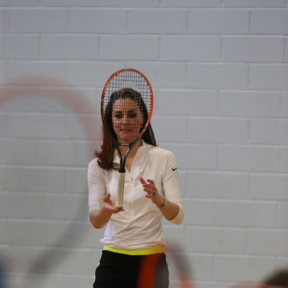 Kate Middleton a apporté son concours très sportif à Judy Murray, mère de Jamie et Andy Murray, au lycée Craigmount d'Edimnourg le 24 février 2016 lors de l'opération "The Roadshow" de son programme Tennis on the Road.