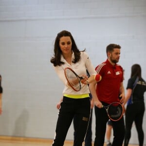 Kate Middleton a apporté son concours très sportif à Judy Murray, mère de Jamie et Andy Murray, au lycée Craigmount d'Edimnourg le 24 février 2016 lors de l'opération "The Roadshow" de son programme Tennis on the Road.