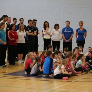 Kate Middleton a apporté son concours très sportif à Judy Murray, mère de Jamie et Andy Murray, au lycée Craigmount d'Edimnourg le 24 février 2016 lors de l'opération "The Roadshow" de son programme Tennis on the Road.