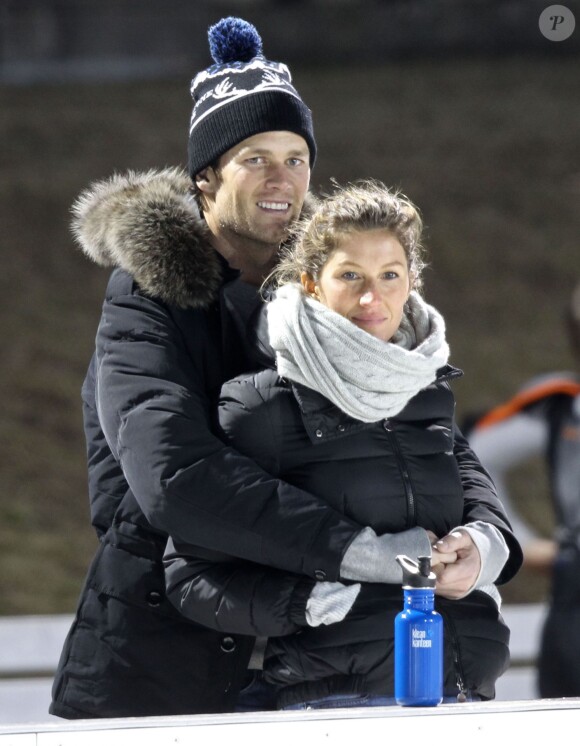 Exclusif - Tom Brady et sa femme Gisele Bundchen sont venus encourager leur fils Benjamin lors d'un match de hockey, ils sont en compagnie de la soeur de Tom Nancy et de son mari Steve Bonelli à Boston le 31 janvier 2016.