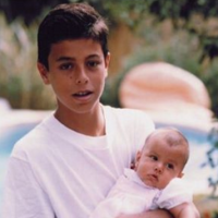 Enrique Iglesias, ado : Sa soeur Ana Boyer dévoile une tendre photo de famille
