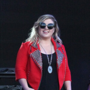 Kelly Clarkson en concert pour l'émission Jimmy Kimmel Live à Hollywood, le 18 août 2015.