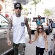 Travis Barker se balade avec sa fille Alabama a Los Angeles, le 3 juillet 2013