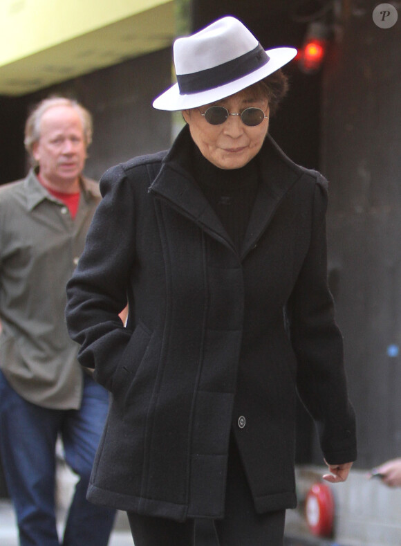 Yoko Ono dans les rues de West Village à New York. Le 5 octobre 2015