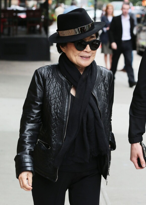 Yoko Ono est allée déjeuner avec des amis à New York, le 4 juin 2015