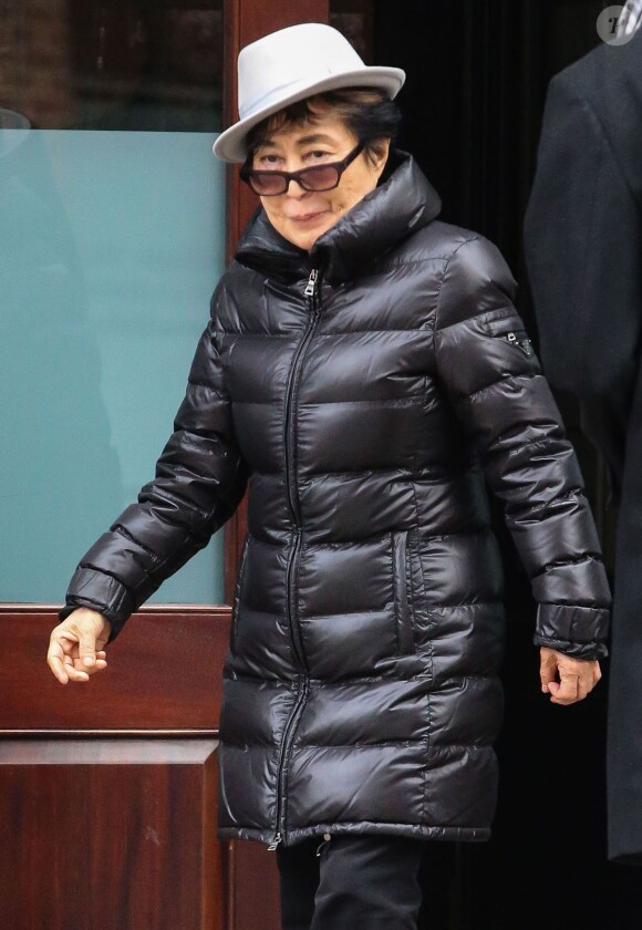 Exclusif - Yoko Ono se promène à New York le 8 février 2015.