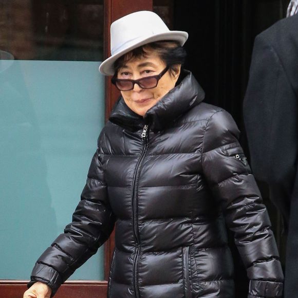 Exclusif - Yoko Ono se promène à New York le 8 février 2015.