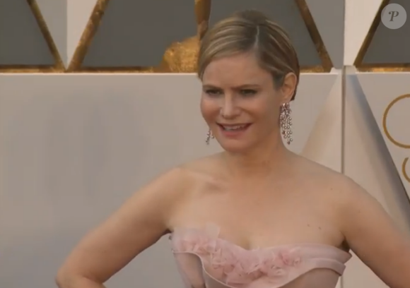 Jennifer Jason Leigh aux Oscars.