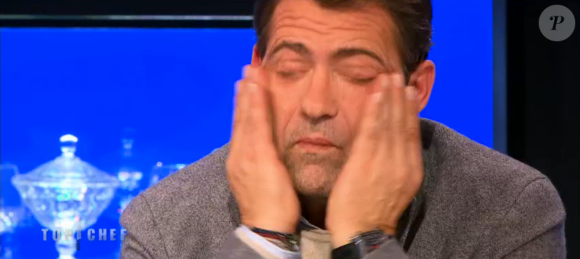 Michel Sarran en larmes suite à l'élimination de Kévin - "Top Chef 2016" sur M6. Episode du 29 février 2016.