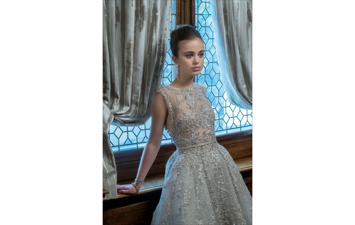 Photo Lady Amelia Windsor, parée de bijoux de la maison Carl F