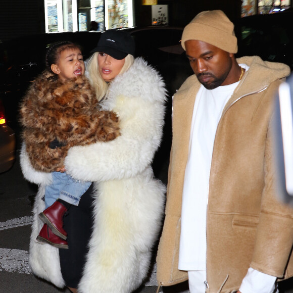 Kim Kardashian, son mari Kanye West et leur fille North sortent en famille le soir de la Saint-Valentin à New York le 14 février 2016