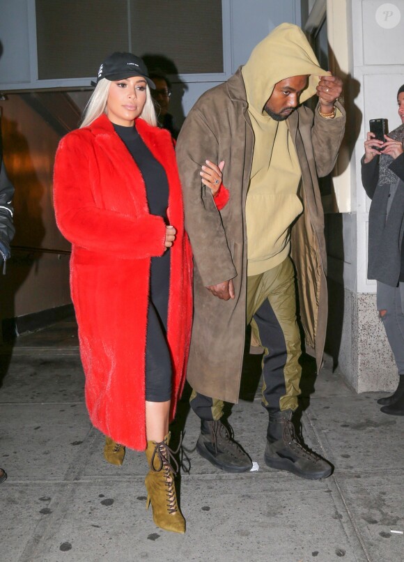 Kim Kardashian et son mari Kanye West sortant de la comedie musical 'Hamilton' à New York le 12 février 2016.