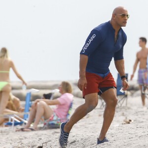 Dwayne Johnson sur le tournage de 'Baywatch' à Boca Raton en Floride, le 1er mars 2016