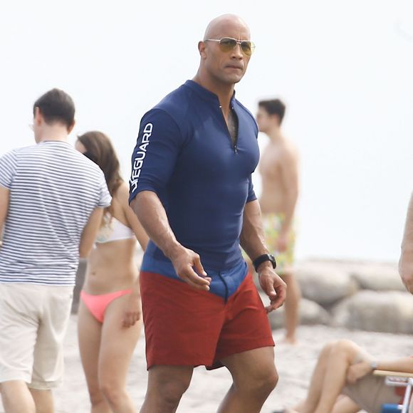 Dwayne Johnson sur le tournage de 'Baywatch' à Boca Raton en Floride, le 1er mars 2016