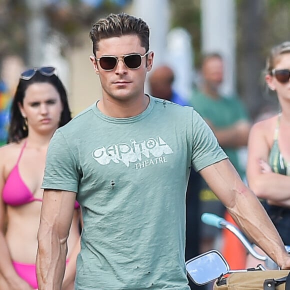 Zac Efron sur le tournage de "Baywatch" à Boca Raton. Le 29 février 2016