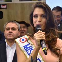 Iris Mittenaere (Miss France 2016) : Médailles et dégustations parmi les animaux