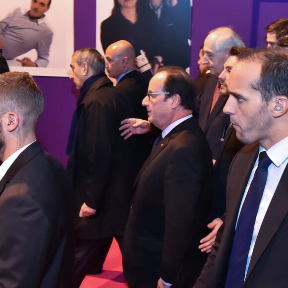 Le président de la république François Hollande inaugure le 53e Salon de l'Agriculture à Paris le 27 février 2016. © Lionel Urman