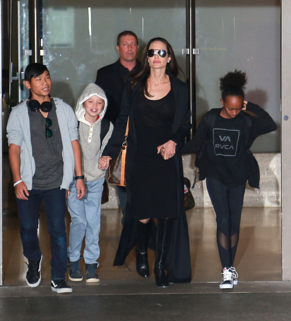 Photo Angelina Jolie Arrive Avec Ses Enfants Pax Shiloh Et Zahara à