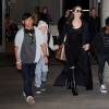 Angelina Jolie avec ses enfants Pax, Shiloh et Zahara à l'aéroport de Los Angeles le 2 mars 2016.