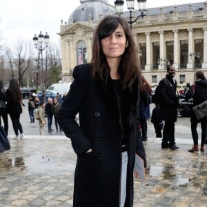 Emmanuelle Alt au Grand Palais lors du défilé Mugler (collection automne-hiver 2016-2017). Paris, le 5 mars 2016. © CVS-Veeren/Bestimage