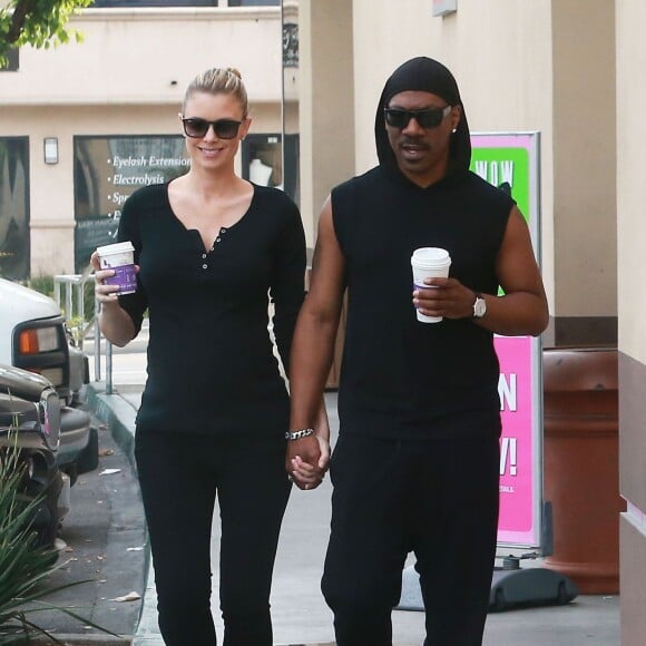 Exclusif - Eddie Murphy et sa compagne Paige Butcher, enceinte de leur premier enfant (le neuvième pour l'acteur), dans les rues de Studio City à Los Angeles le 4 mars 2016.