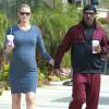 Eddie Murphy et sa compagne Paige Butcher, enceinte de leur premier enfant (le neuvième pour l'acteur), le 3 mars 2016 dans les rues de Studio City à Los Angeles.