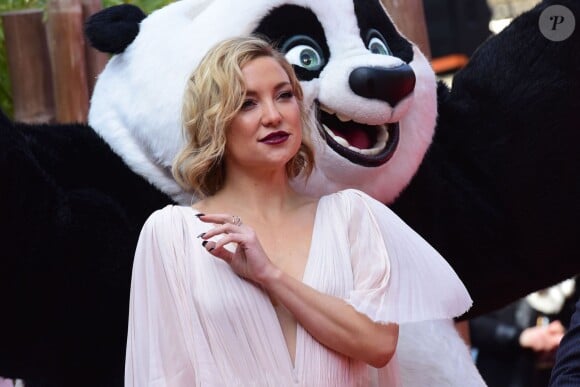 Kate Hudson (robe J Mendel) lors de la première de Kung Fu Panda 3 à Londres le 6 Mars 2016.