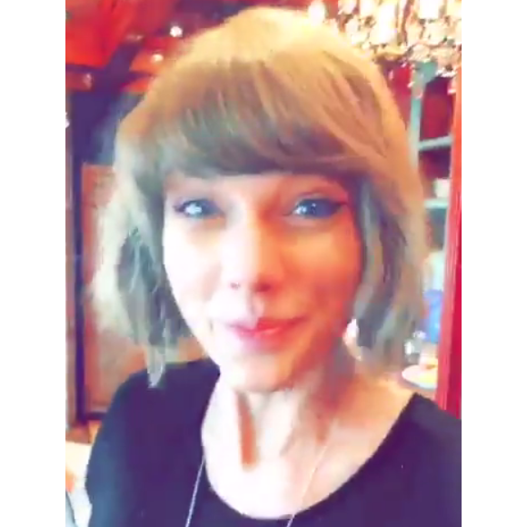 Calvin Harris célèbre son premier anniversaire de couple avec la chanteuse Taylor Swift en publiant une vidéo de leur gâteau d'anniversaire sur son compte Snapchat. Image extraite d'une vidéo postée sur Twitter, le 6 mars 2016.