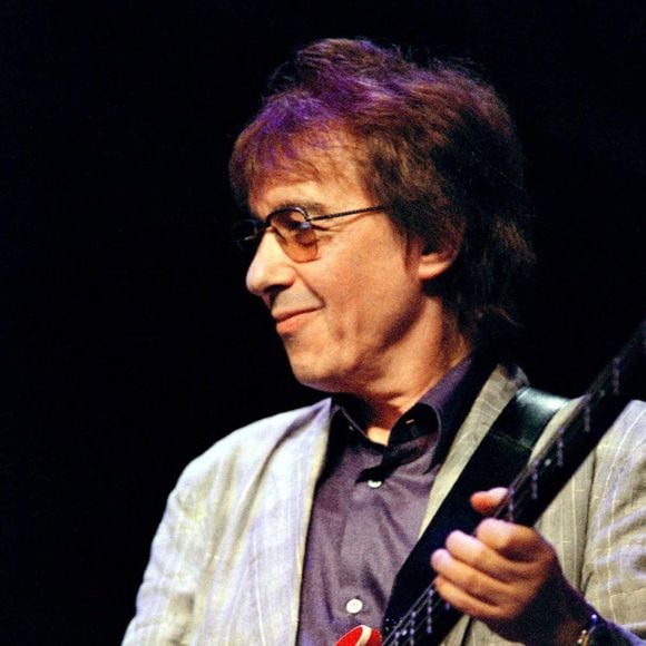 Bill Wyman en concert en Suède en 1998.