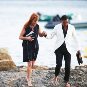 Sarah Ferguson et Manuel Fernandez lors du mariage de Bob Geldof et Jeanne Marine à la plage du Tropicana Club à Rayol Canadel le 19 septembre 2015 (semi-exclusif). Début 2016, on apprend que le couple aurait rompu après deux ans de relation.