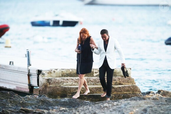Sarah Ferguson et Manuel Fernandez lors du mariage de Bob Geldof et Jeanne Marine à la plage du Tropicana Club à Rayol Canadel le 19 septembre 2015 (semi-exclusif). Début 2016, on apprend que le couple aurait rompu après deux ans de relation.
