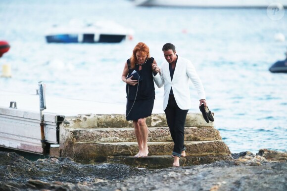 Sarah Ferguson et Manuel Fernandez lors du mariage de Bob Geldof et Jeanne Marine à la plage du Tropicana Club à Rayol Canadel le 19 septembre 2015 (semi-exclusif). Début 2016, on apprend que le couple aurait rompu après deux ans de relation.