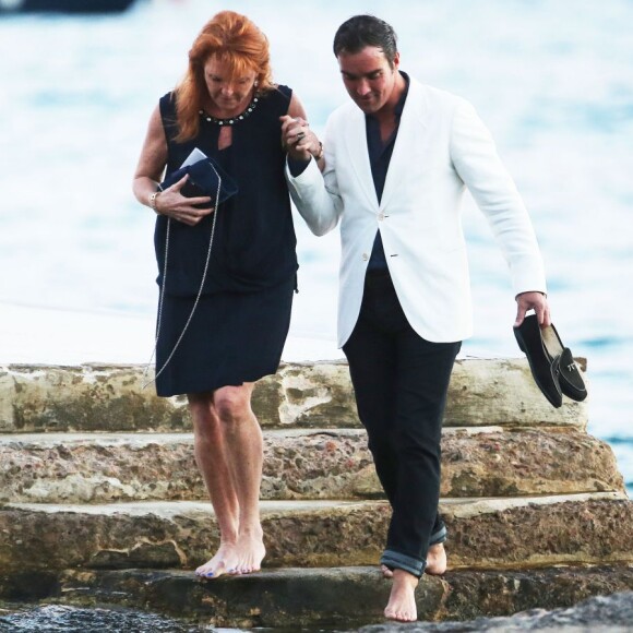 Sarah Ferguson et Manuel Fernandez lors du mariage de Bob Geldof et Jeanne Marine à la plage du Tropicana Club à Rayol Canadel le 19 septembre 2015 (semi-exclusif). Début 2016, on apprend que le couple aurait rompu après deux ans de relation.
