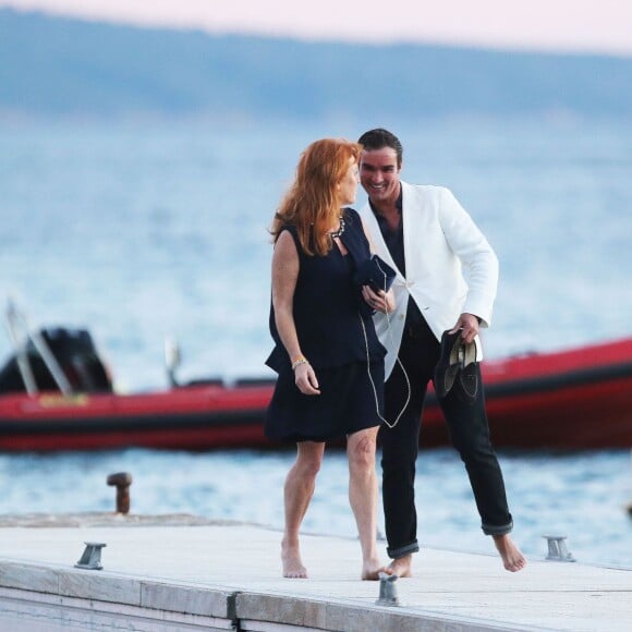 Sarah Ferguson et Manuel Fernandez lors du mariage de Bob Geldof et Jeanne Marine à la plage du Tropicana Club à Rayol Canadel le 19 septembre 2015 (semi-exclusif). Début 2016, on apprend que le couple aurait rompu après deux ans de relation.