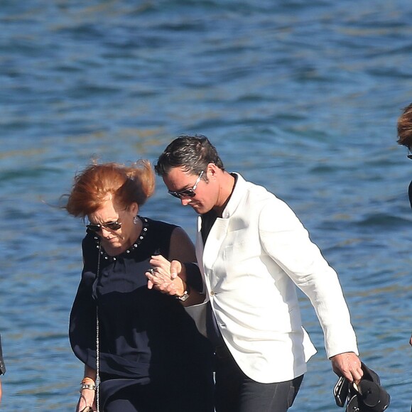 Sarah Ferguson et Manuel Fernandez lors du mariage de Bob Geldof et Jeanne Marine à la plage du Tropicana Club à Rayol Canadel le 19 septembre 2015 (semi-exclusif). Début 2016, on apprend que le couple aurait rompu après deux ans de relation.