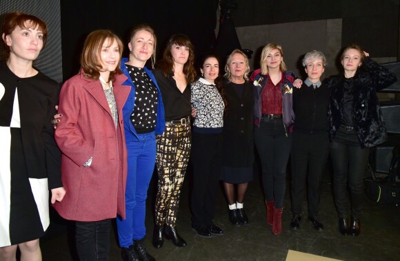 Lolita Chammah, Isabelle Huppert, Yael Naim, Agnès b. et Louane Emera - Défilé agnès b. (collection automne-hiver 2016-2017) au Palais de Tokyo. Paris, le 8 mars 2016.