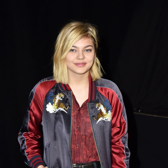 Louane Emera - Défilé agnès b. (collection automne-hiver 2016-2017) au Palais de Tokyo. Paris, le 8 mars 2016.