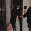 Kendall Jenner surprise à sa sortie de l'atelier-studio Miu Miu à Paris. Le 8 mars 2016.
