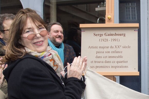 Jane Birkin - Cérémonie d'inauguration de la plaque commémorative en l'honneur de Serge Gainsbourg, au 11 bis Rue Chaptal (où le chanteur passa une partie de son enfance), à Paris. Le 10 mars 2016