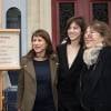 Delphine Bürkli (maire du 9ème), Charlotte Gainsbourg et sa mère Jane Birkin - Cérémonie d'inauguration de la plaque commémorative en l'honneur de Serge Gainsbourg, au 11 bis Rue Chaptal (où le chanteur passa une partie de son enfance), à Paris. Le 10 mars 2016