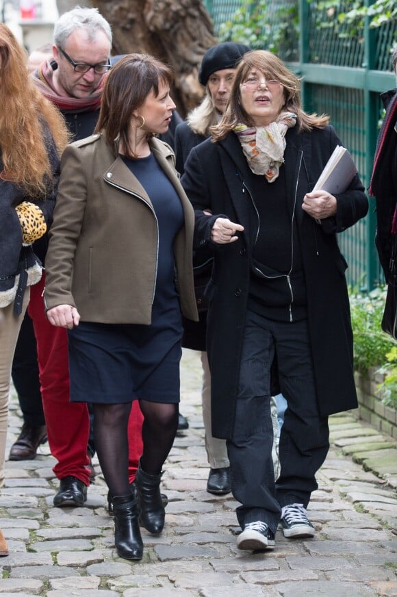 Delphine Bürkli (maire du 9ème) et Jane Birkin - Cérémonie d'inauguration de la plaque commémorative en l'honneur de Serge Gainsbourg, au 11 bis Rue Chaptal (où le chanteur passa une partie de son enfance), à Paris. Le 10 mars 2016